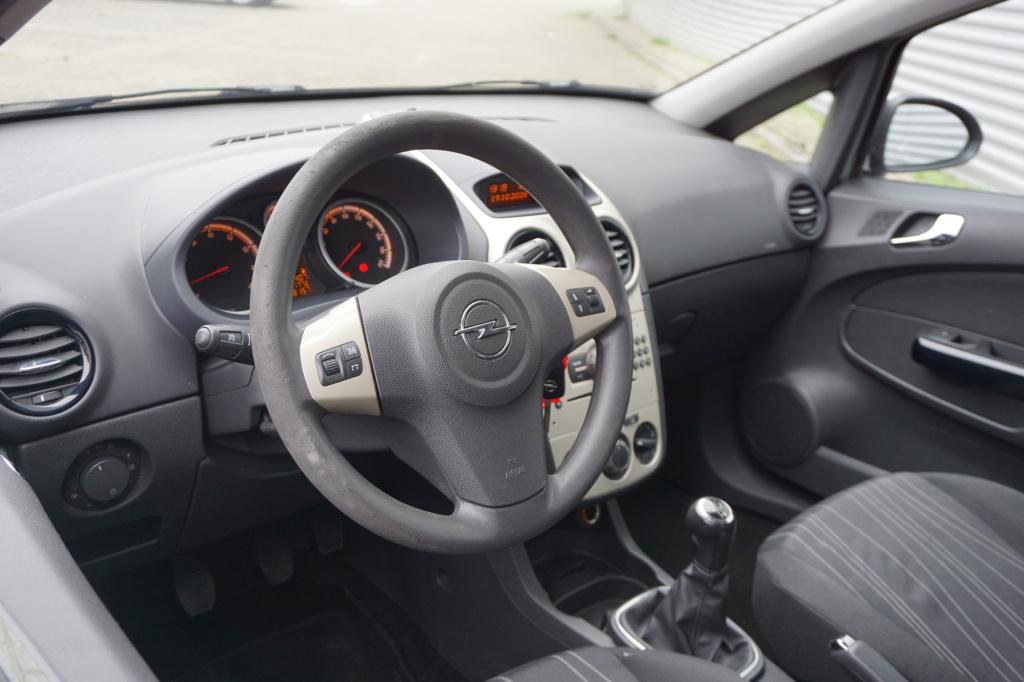 Opel Corsa 1.2-16v business airco / cruise / elektr. ramen / nap