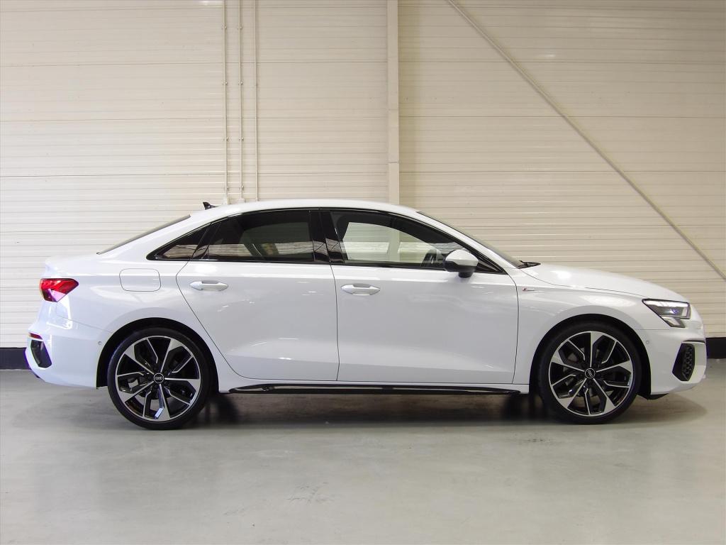Audi A3 35 tfsi 150pk s tronic s line edition