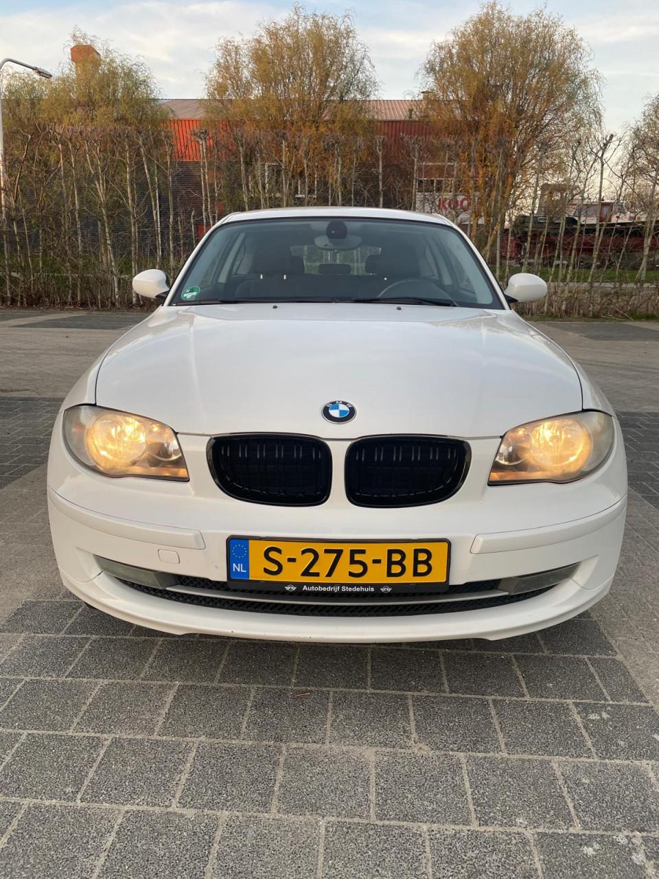 BMW 118i Executive 143 PK nieuwe all season banden – APK tot 01-2027