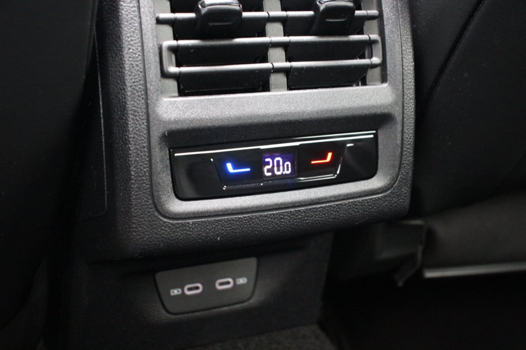 Volkswagen Golf 1.5 etsi r-line business | acc | pano. | camera | dab | sfe