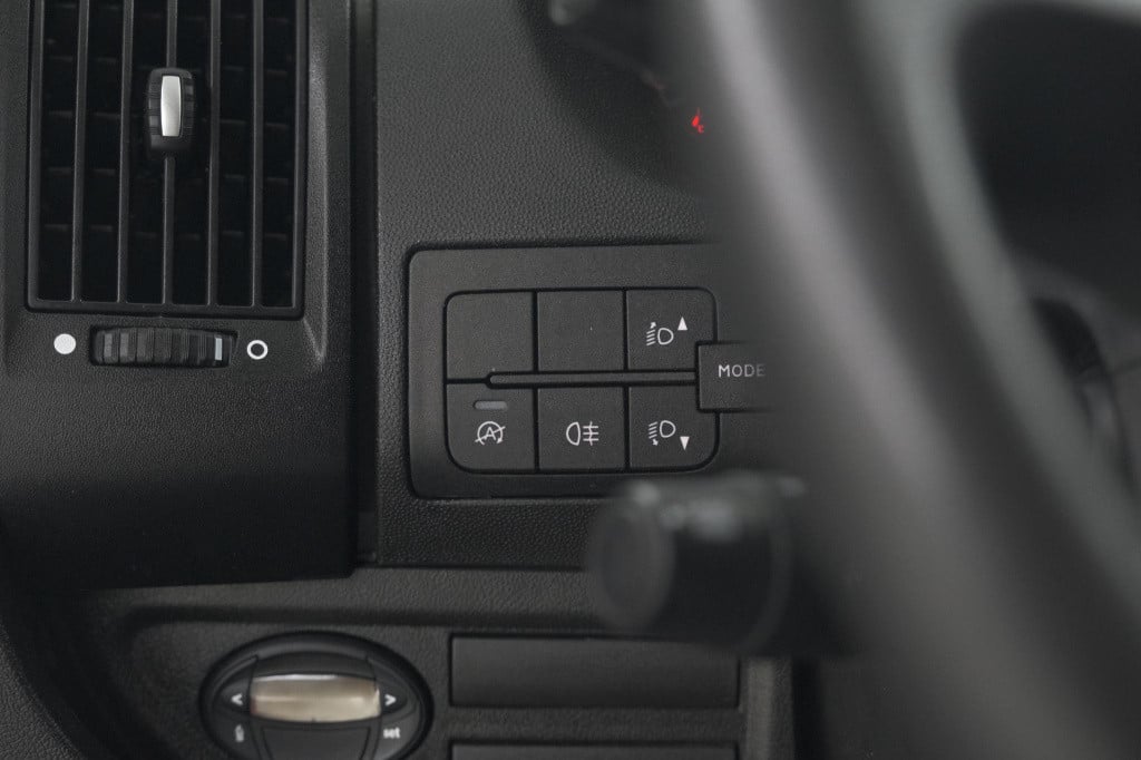 Peugeot Boxer 330 2.2 bluehdi 140 l2h2 premium | navigatie | houtenvloer in
