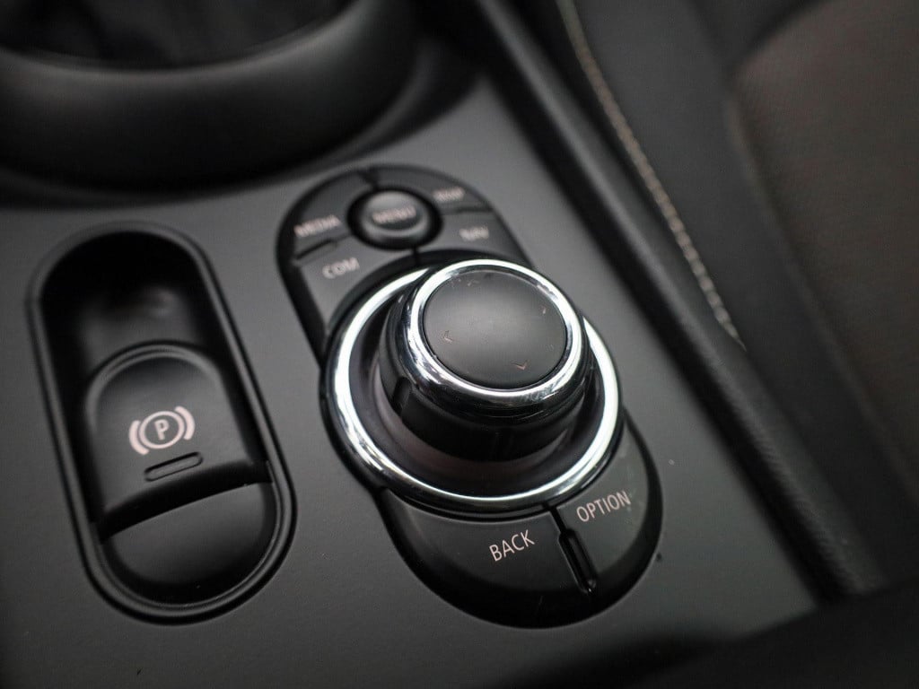 Mini Clubman 1.5 cooper essential | automaat | lage km stand! | navigatie |