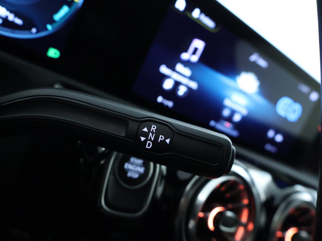 Mercedes-Benz A-Klasse 250 e sedan amg plug-in hybride amg line | night pak