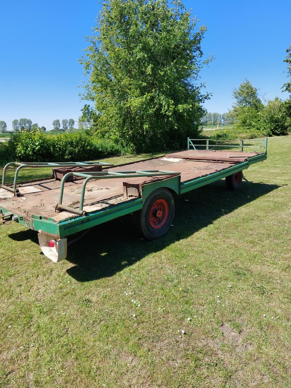 Lage aanhangen