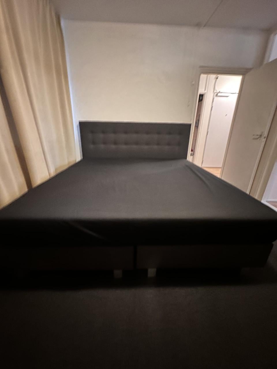 Tweepersoons boxspring 220x200 zo goed als nieuw