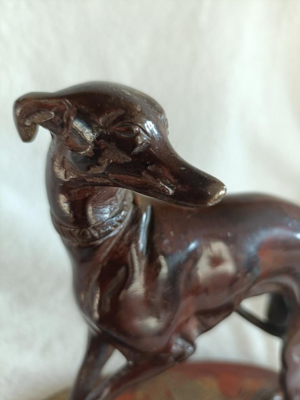 Bronze hazewind beeldje