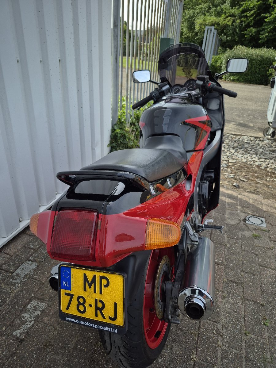 Kawasaki ZZR1100, sportieve toermotor