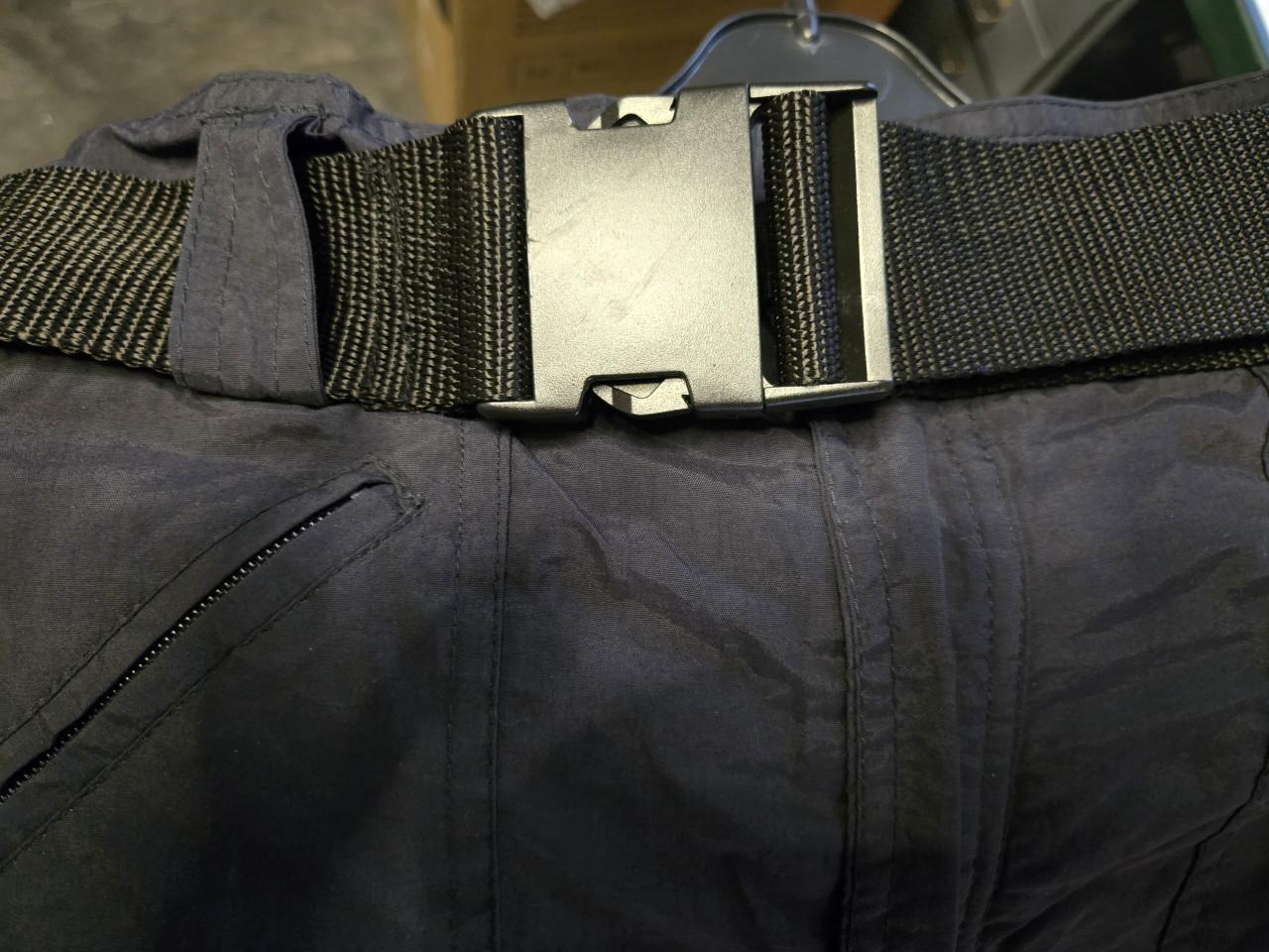 Zwarte skibroek met riem , van het merk Chamonix. Maat M