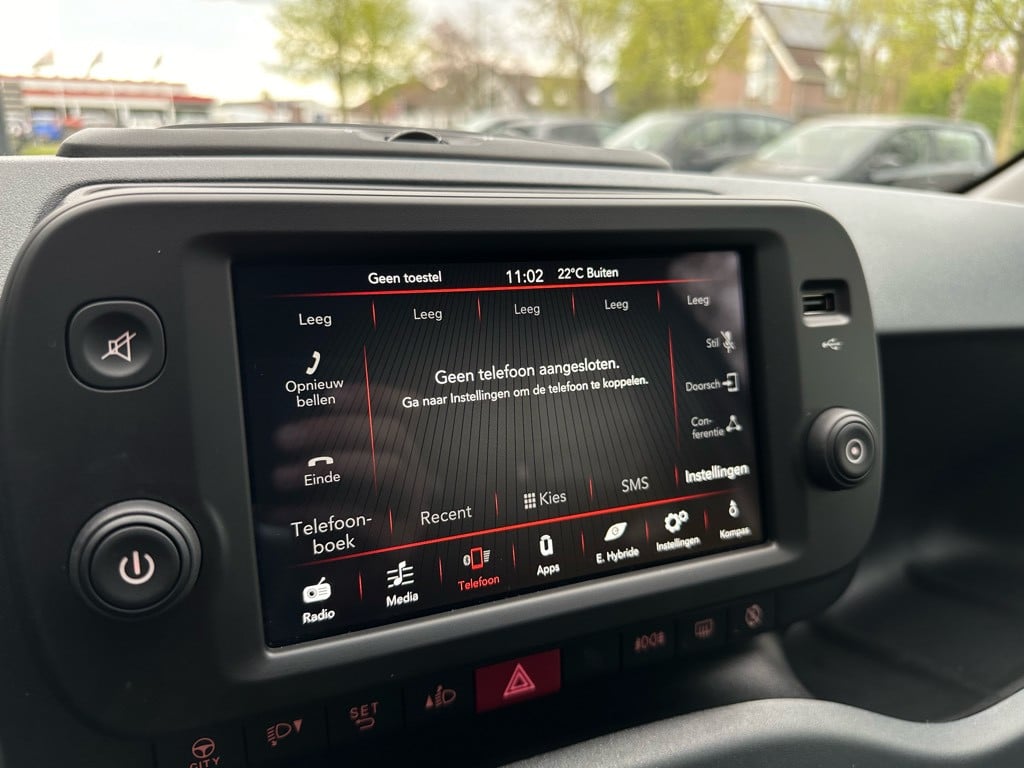 Fiat Panda 1.0 hybrid red cross hybrid // nieuwstaat // 17.000km //