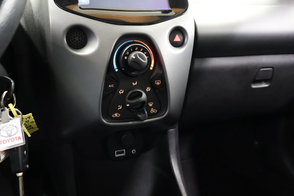 Toyota Aygo 1.0 vvt-i x-play ltd