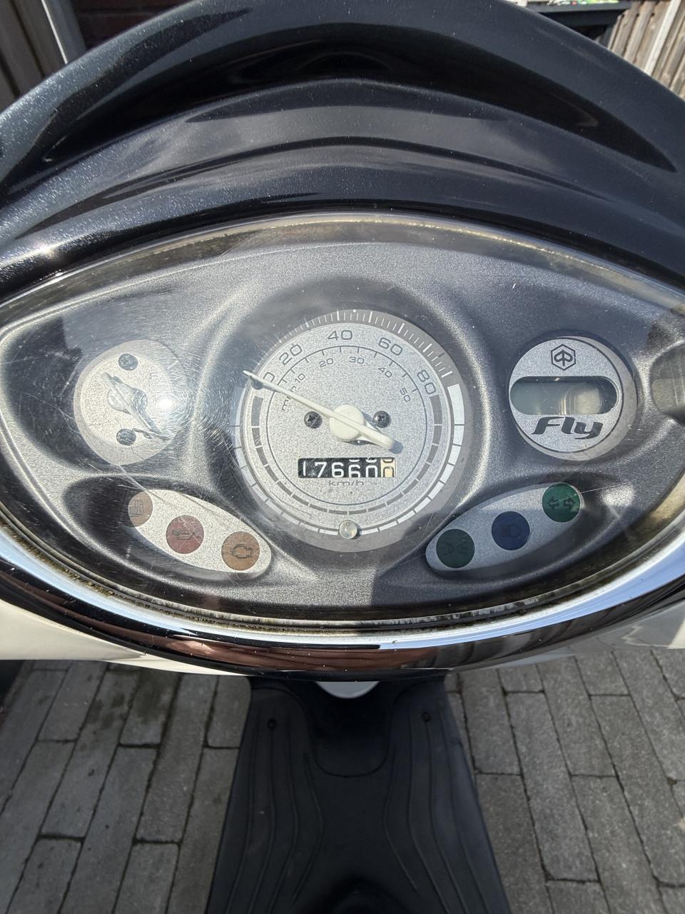 Piaggio Fly 4-takt – bouwjaar 2012 – geel kenteken