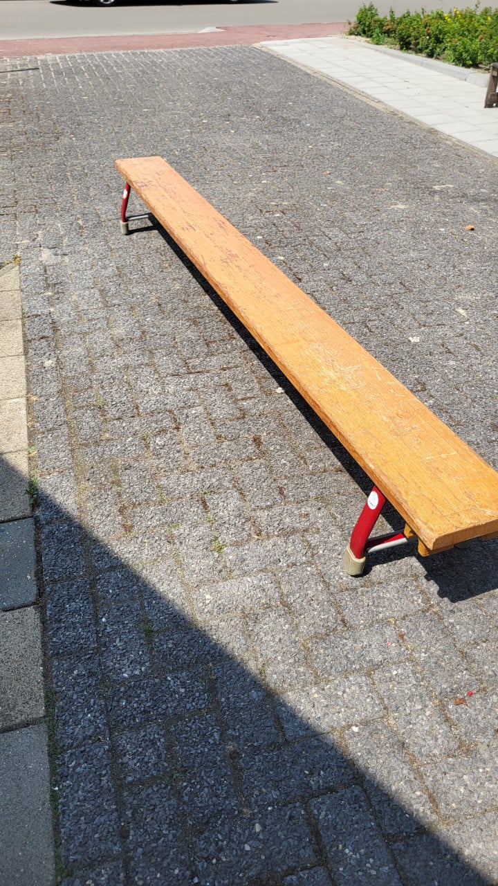 Bank uit (kleedruimte) sporthal