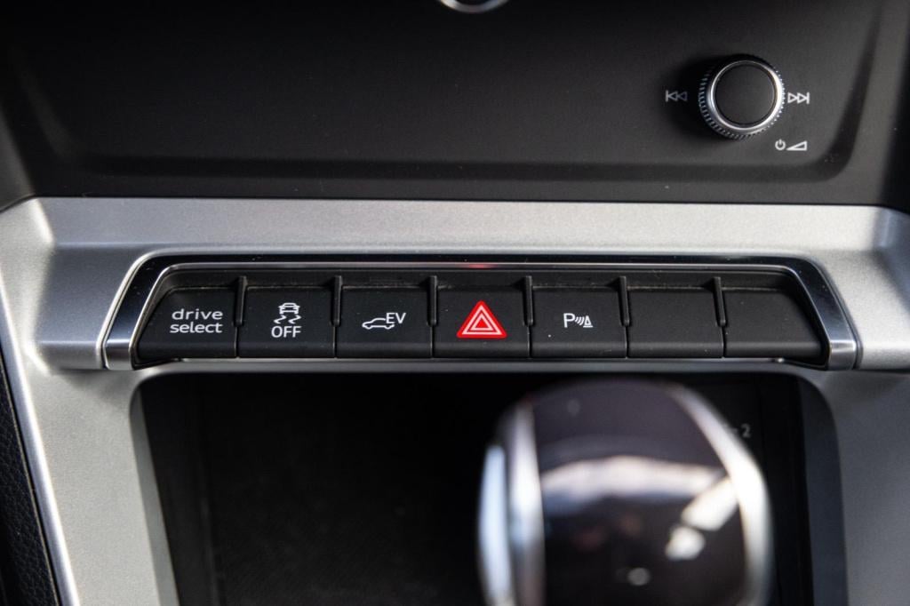 Audi Q3 45 tfsi e edition automaat / plug in hybrid / stoelverwarming / lee