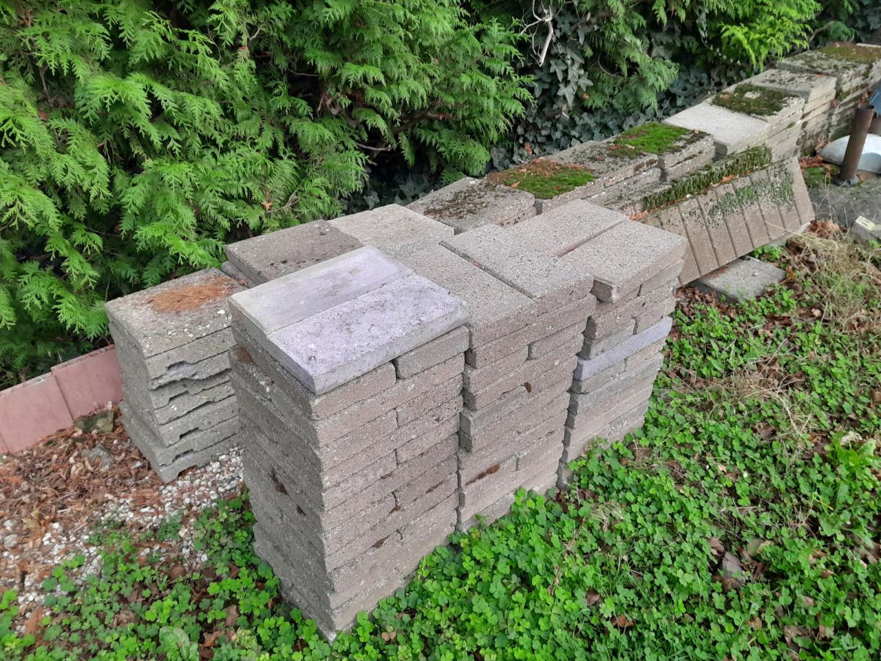 Div partijen betonklnkers, overige straat klinkers, trotoirtegels enz