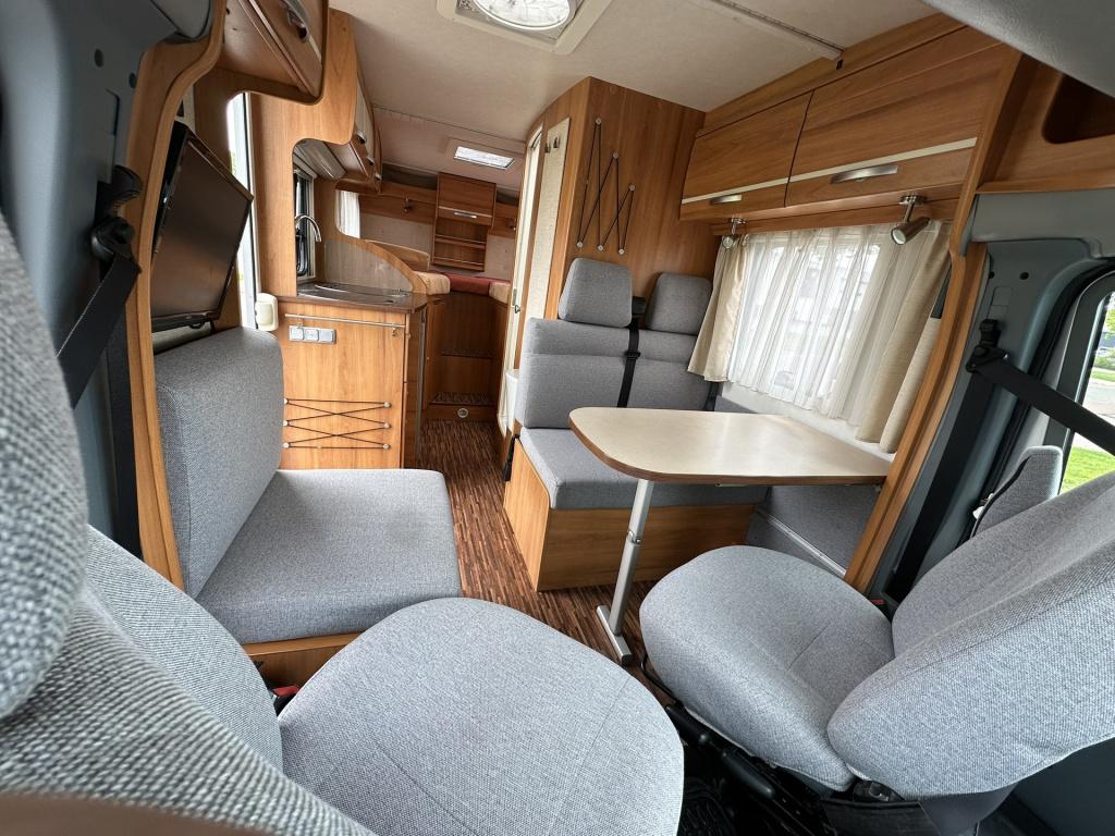 Hymer Onbekend hv 562 compacte hymer van | half-integraal met lengtebedden 