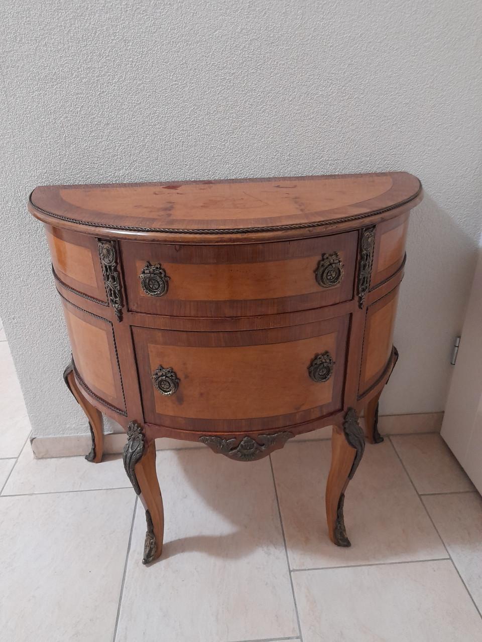 Mooie antieke sidetable (in goede staat) 77 x 38 x 72H