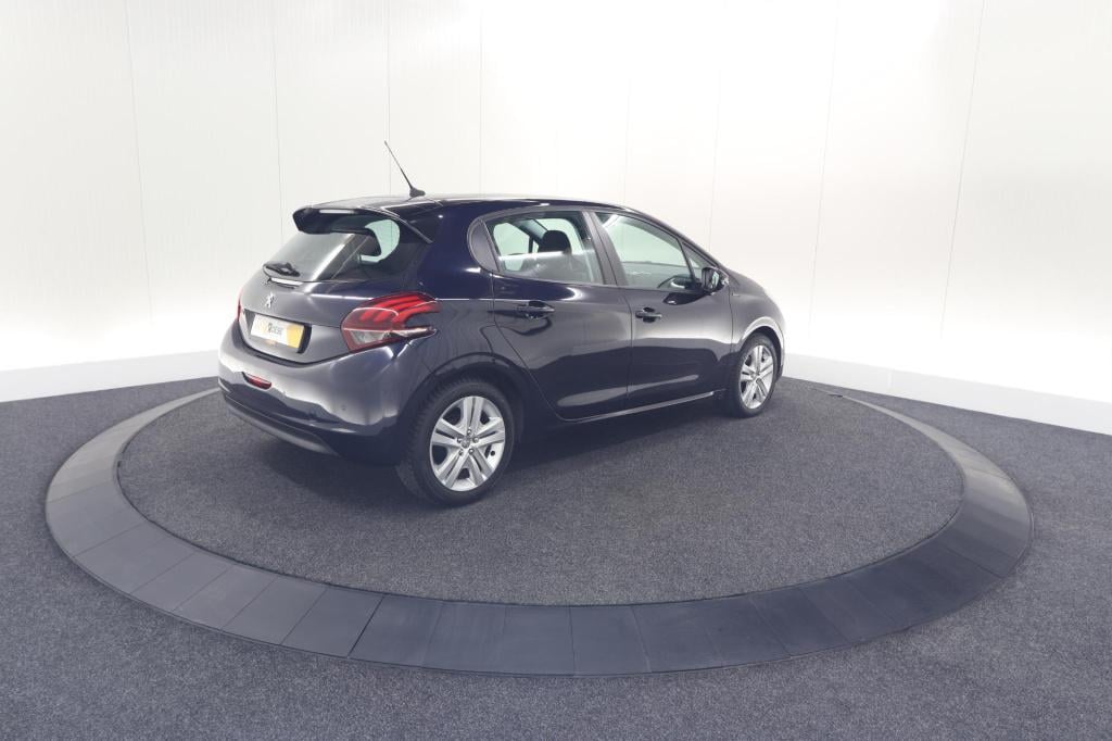 Peugeot 208 puretech 82 signature | allseason banden | navigatie | parkeers