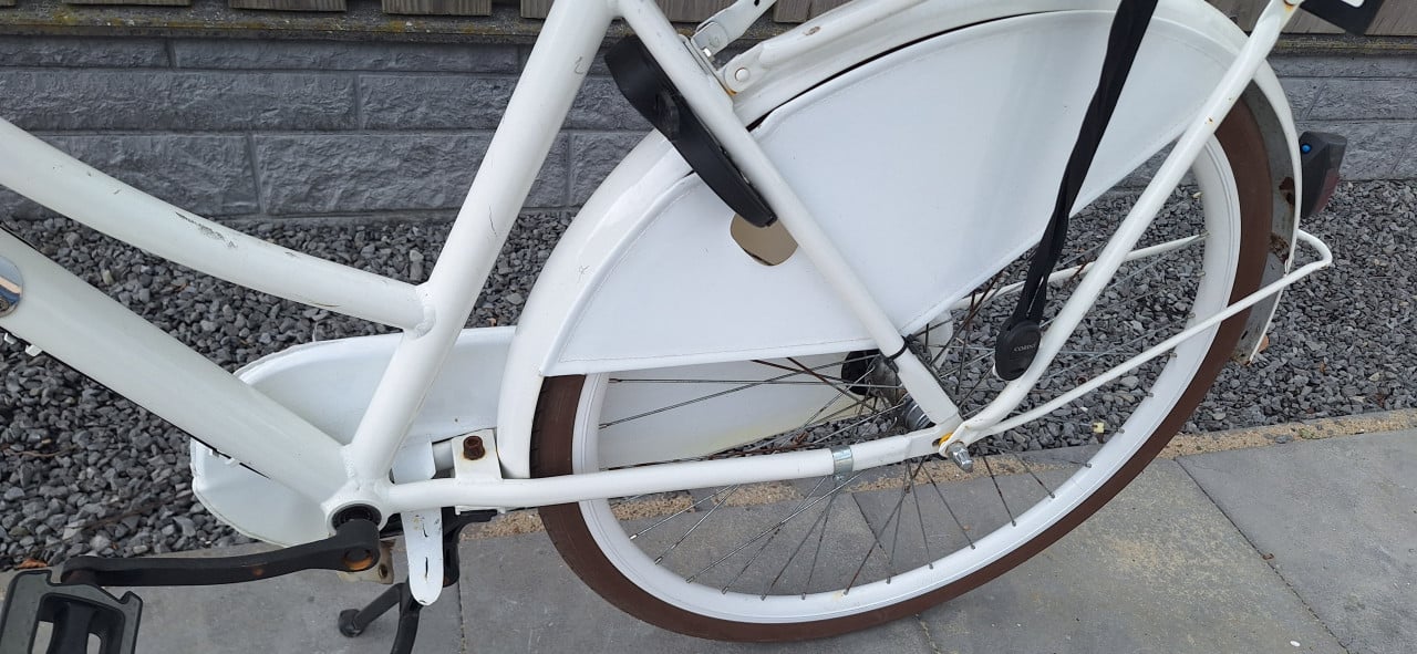 Leuke witte opoe fiets