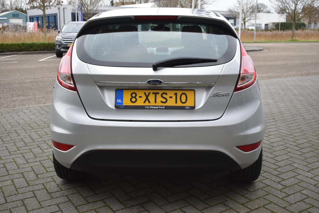 Ford Fiesta 1.0 titanium | nieuwe distributieriem | radio | airco | lichmet