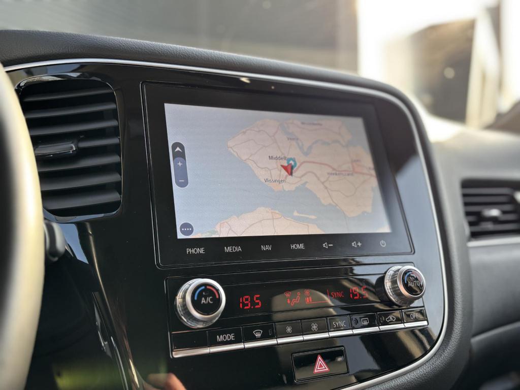 Mitsubishi Outlander 2.4 phev intense+ incl. trekhaak!