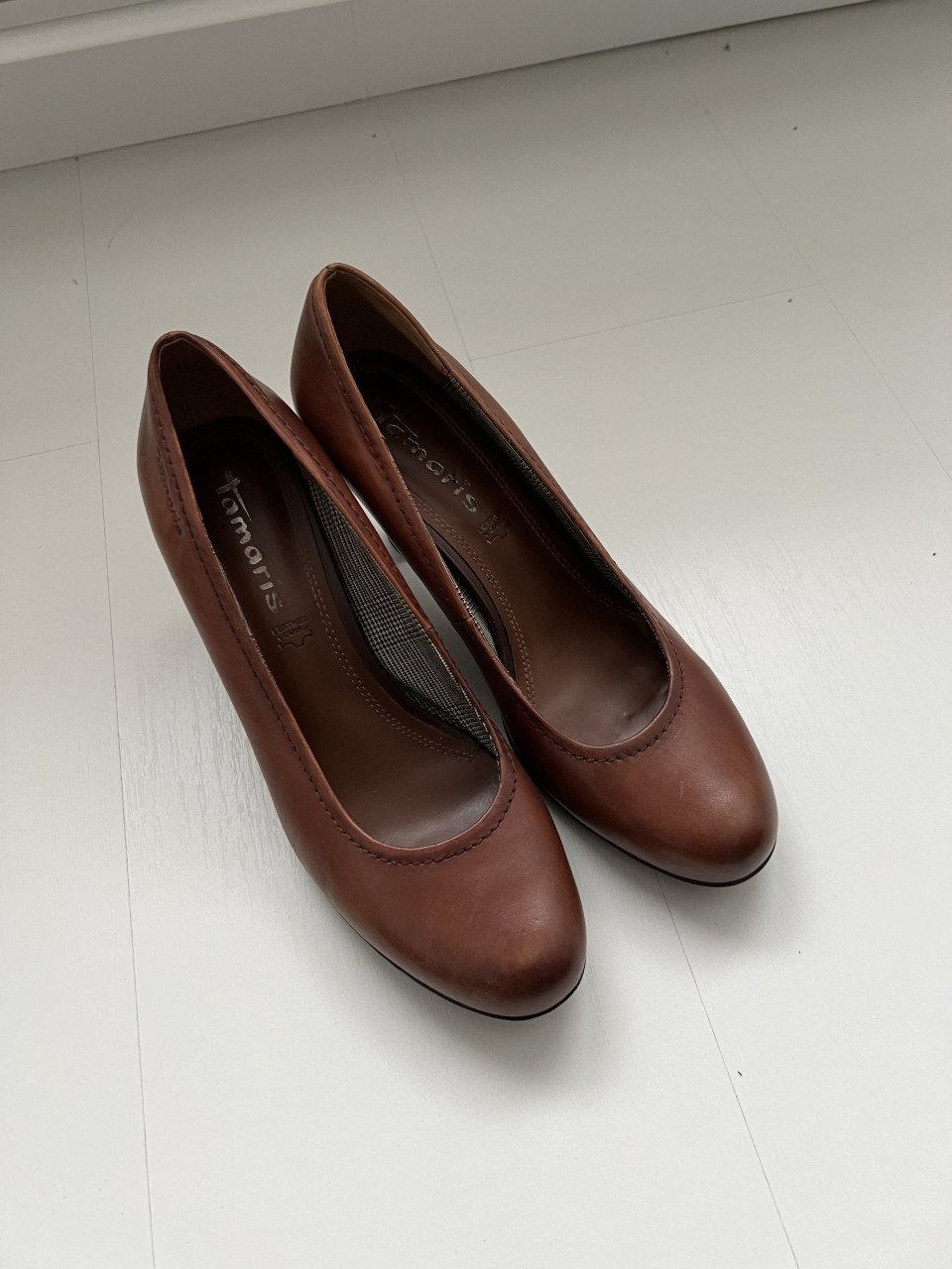 Pumps Tamaris bruin mt 39