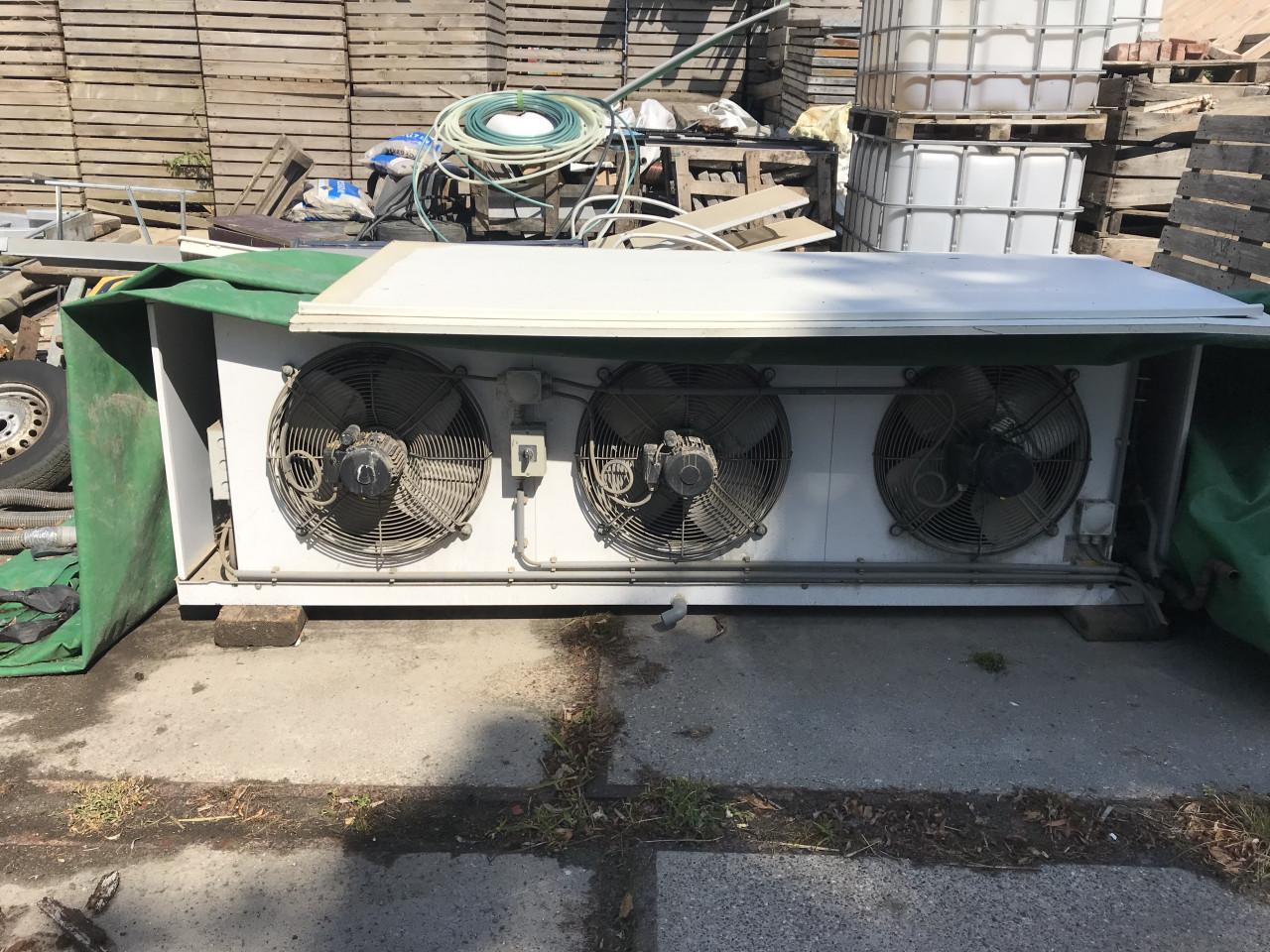 Schoffelmachine Steketee,Houten beluchtingskanalen, mechanische koeling enz