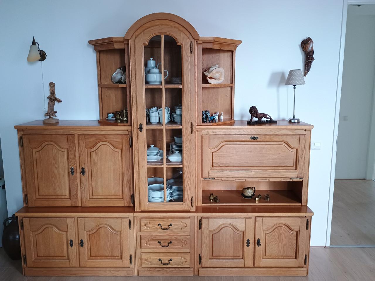 Te koop: licht eiken wandkast