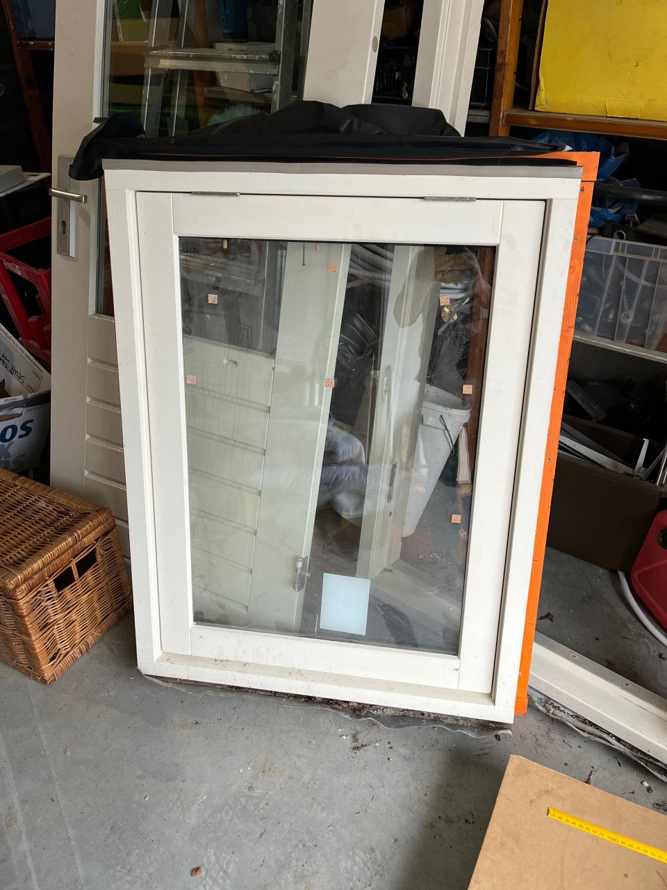 Hardhouten raamkozijn met dubbel glas