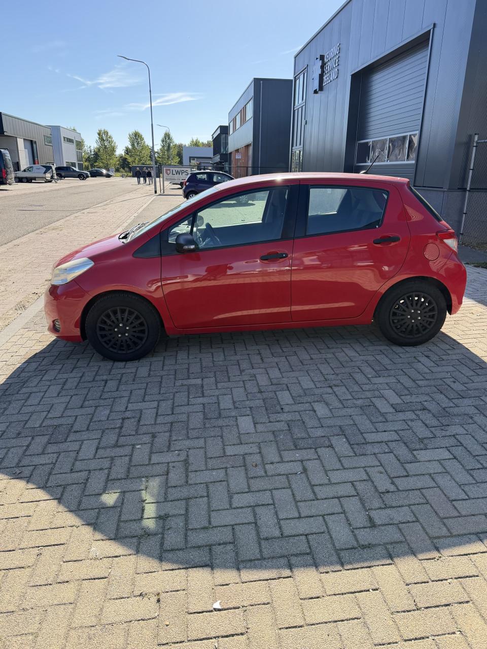 Toyota Yaris 1.0 VVT-i 2012 84.000 KM Airco APK Lage kmstand