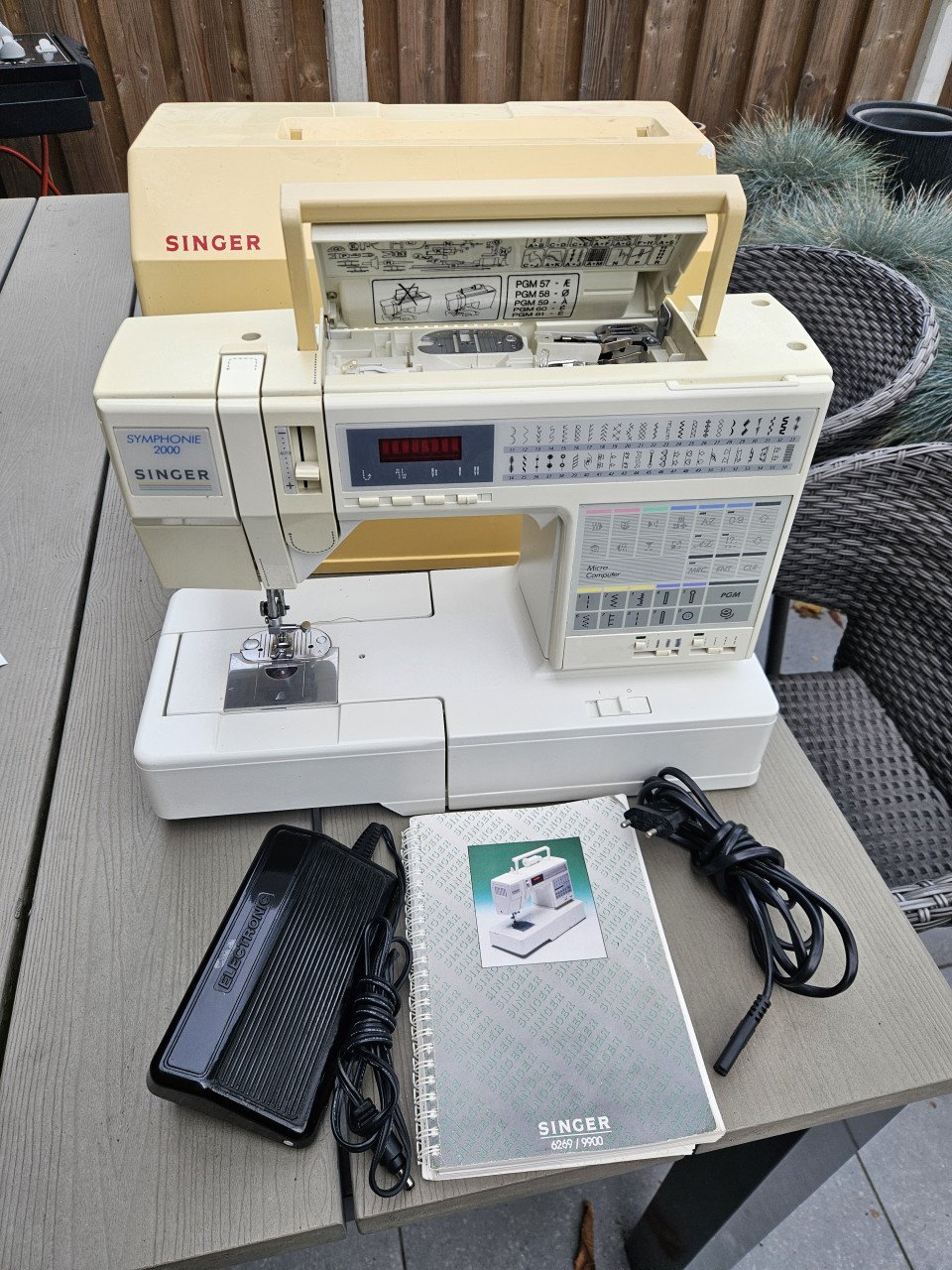 Werkende rare vintage Naaimachine Singer 6269/ singer symphonie 2000....