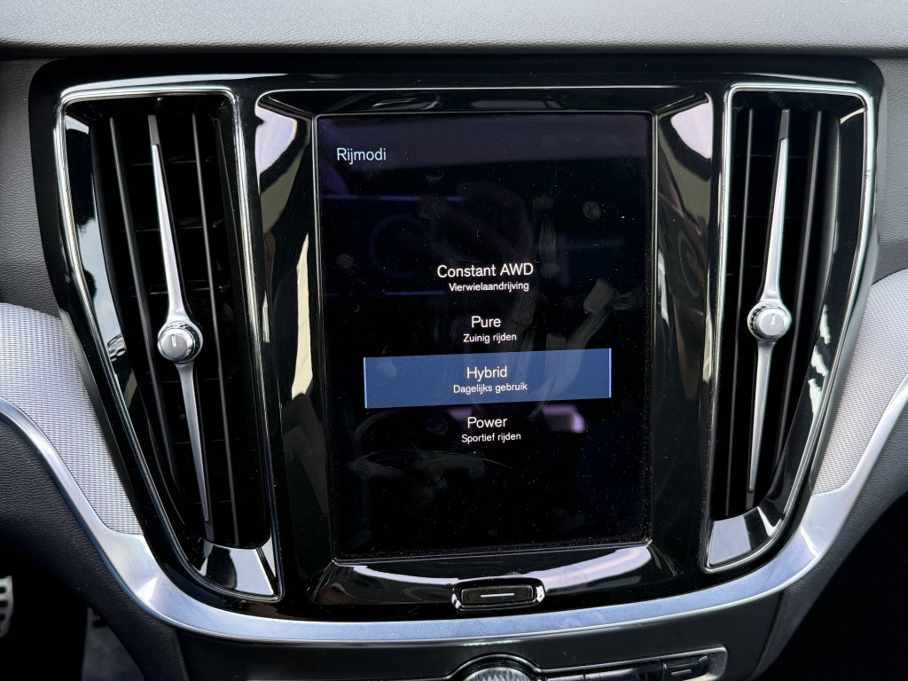 Volvo V60 t6 340pk recharge r-design| panodak| adap.cruise| trekhaak| stan