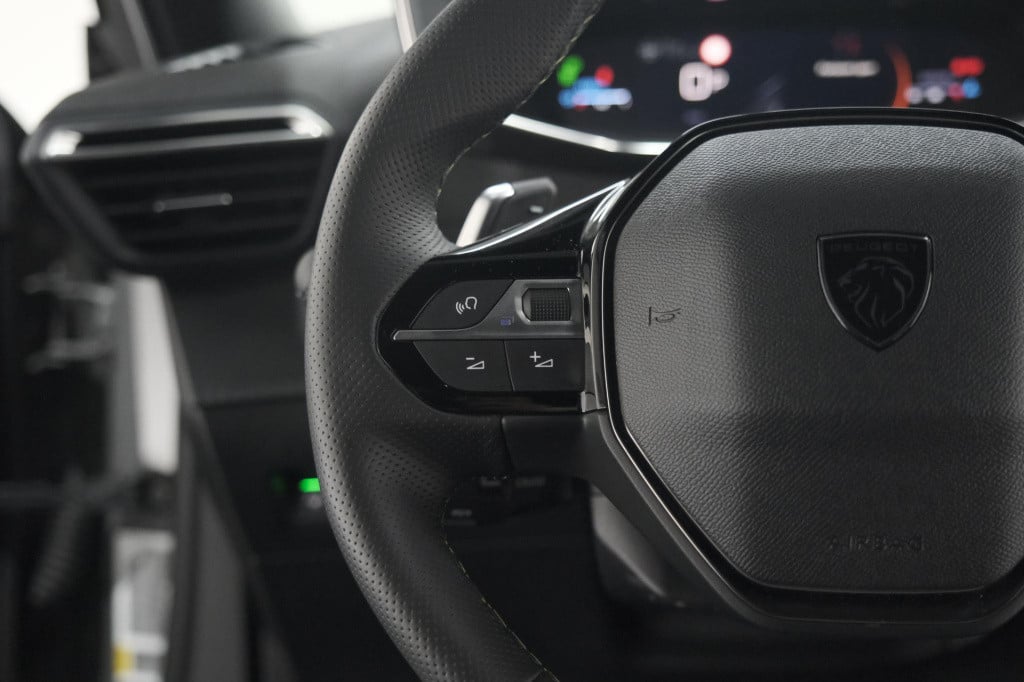 Peugeot 2008 puretech 130 eat8 gt | 360 camera | stoelmassage | adaptieve c