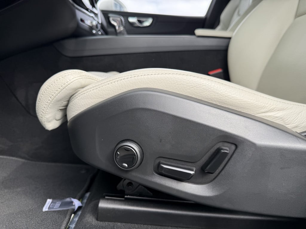 Volvo XC60 t5 255pk awd inscription| leder| stoel.verw| navi| getint glas