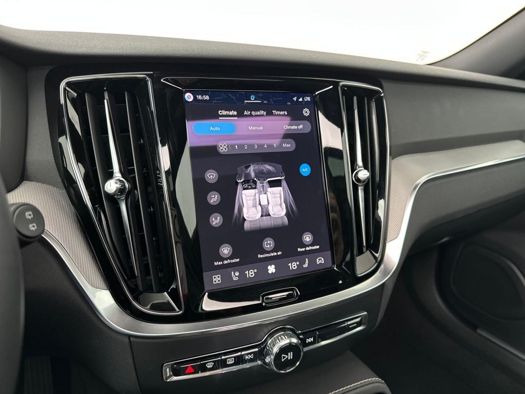 Volvo V60 t8 455pk recharge ultra dark| adap.cruise| pano| trekhaak| 360cam