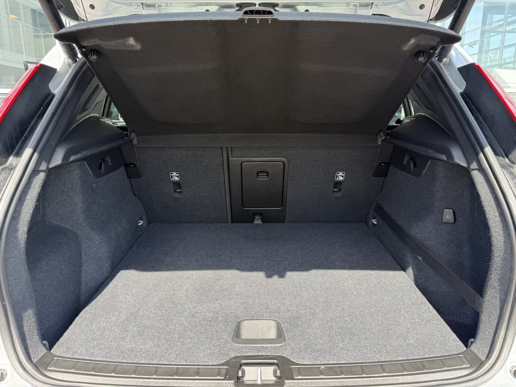 Volvo XC40 t3 160pk momentum | camera| trekhaak| h&k sound| stoelverw| carp