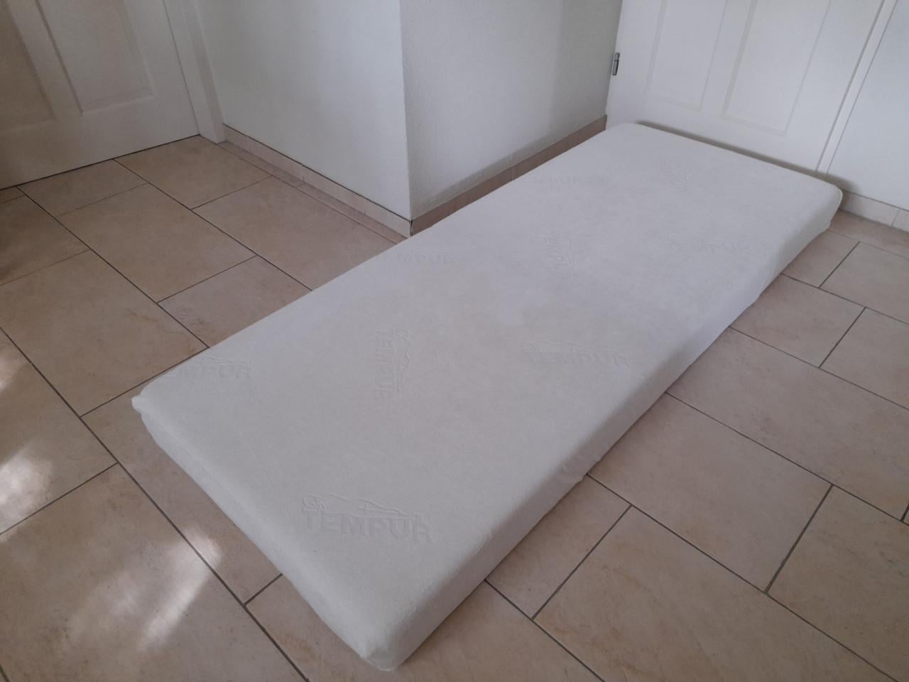 Matras 80 x 200 x 14  (in goede nette staat )