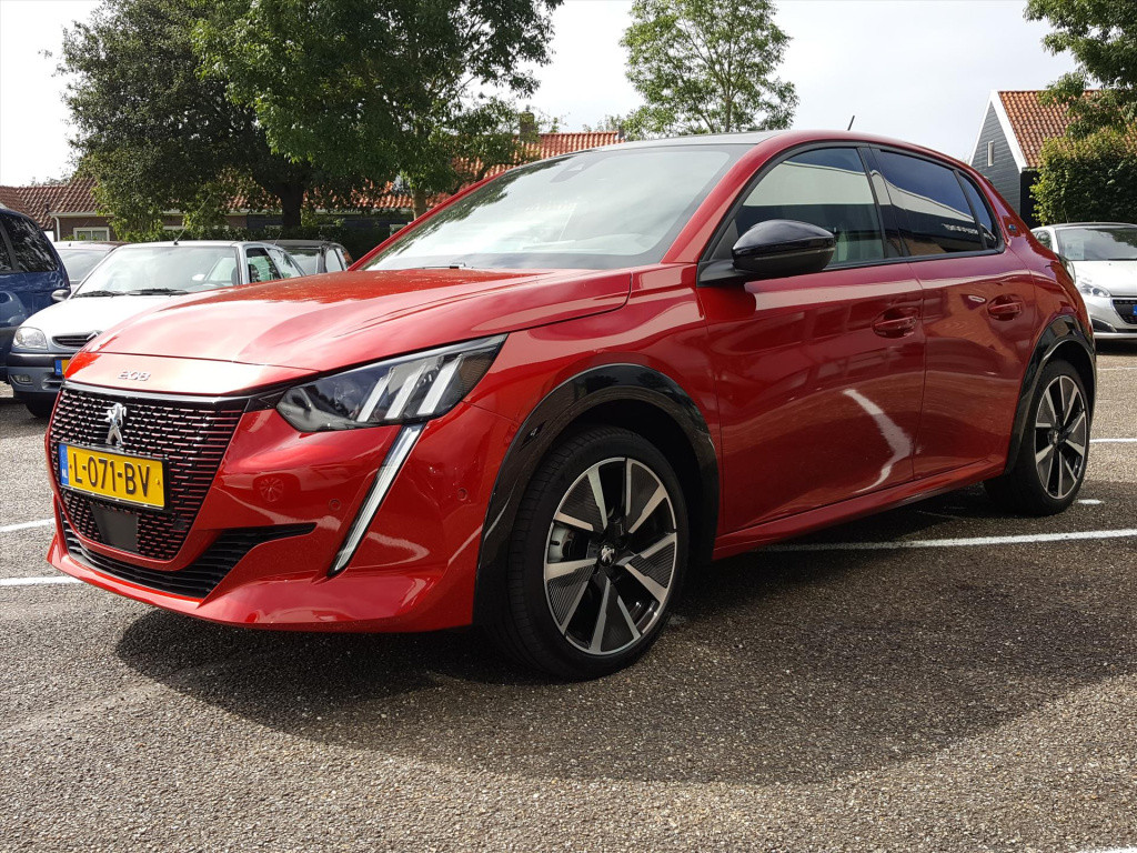 Peugeot 208 gt pack ev 50kwh 136pk/12%bytelling+btw | 3-fase navigatie | cr