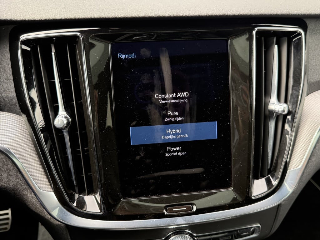 Volvo V60 t6 340pk recharge r-design| panodak| adap.cruise| 360camera| awd