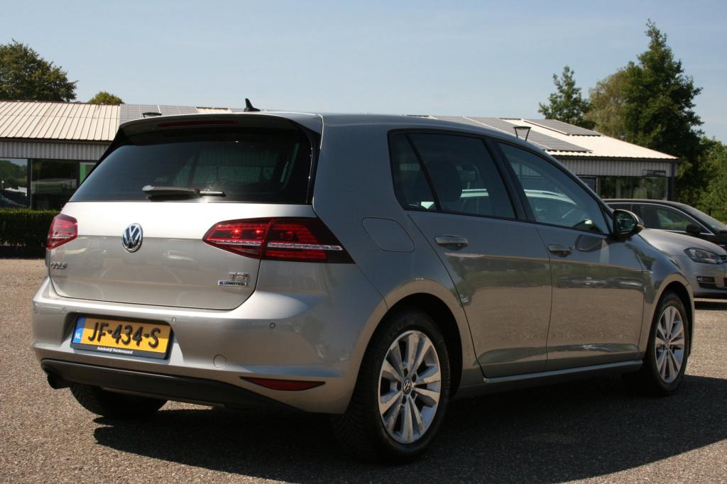 Volkswagen Golf 1.0 tsi business edition connected / navi / camera / led