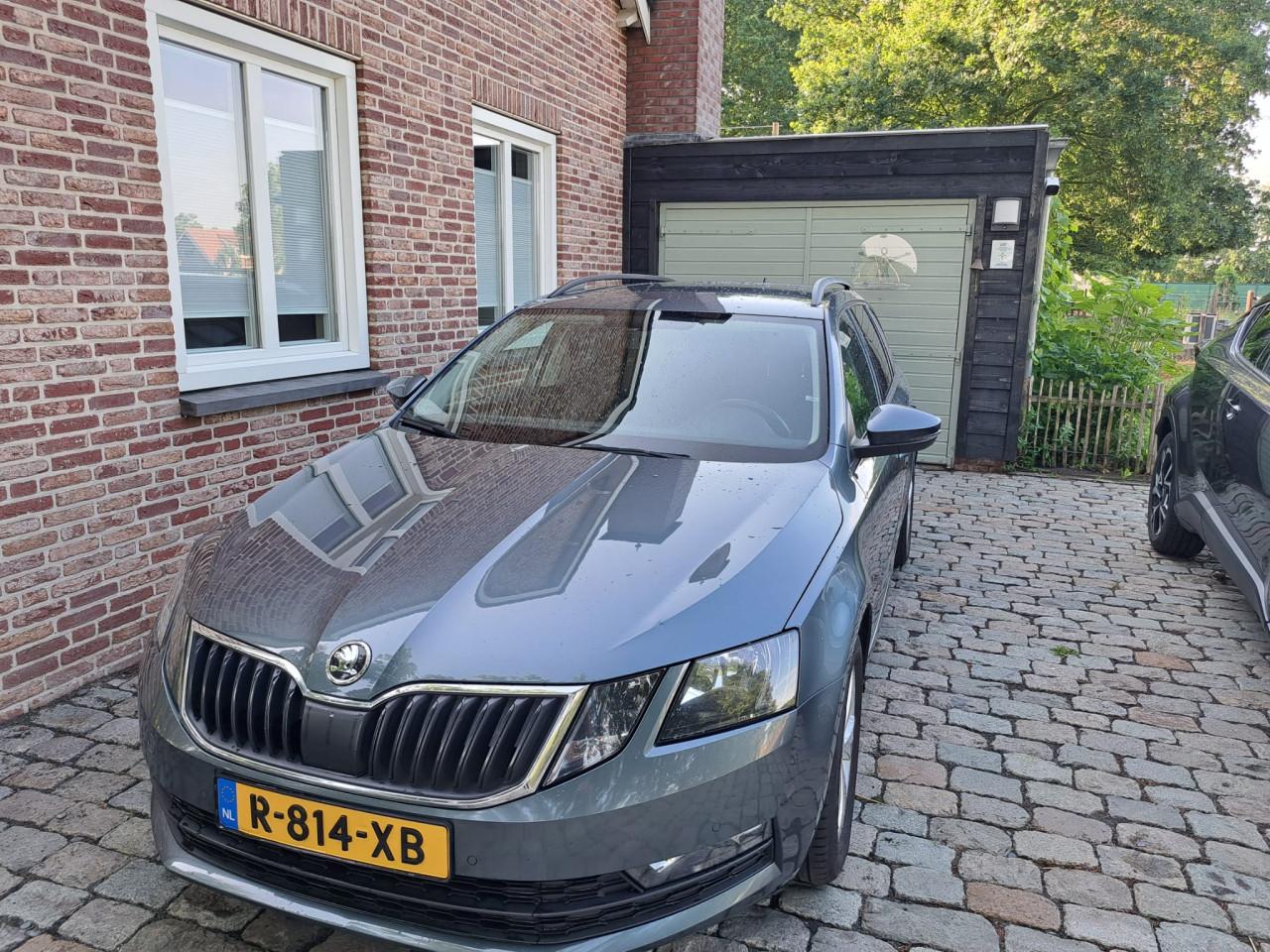 Auto skoda octavia 1.5tsi benzine 2020bj
