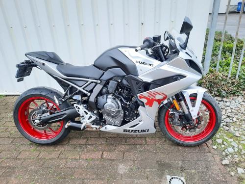 Suzuki GSX8-R uit 2024,nagenoeg nieuwe supersport
