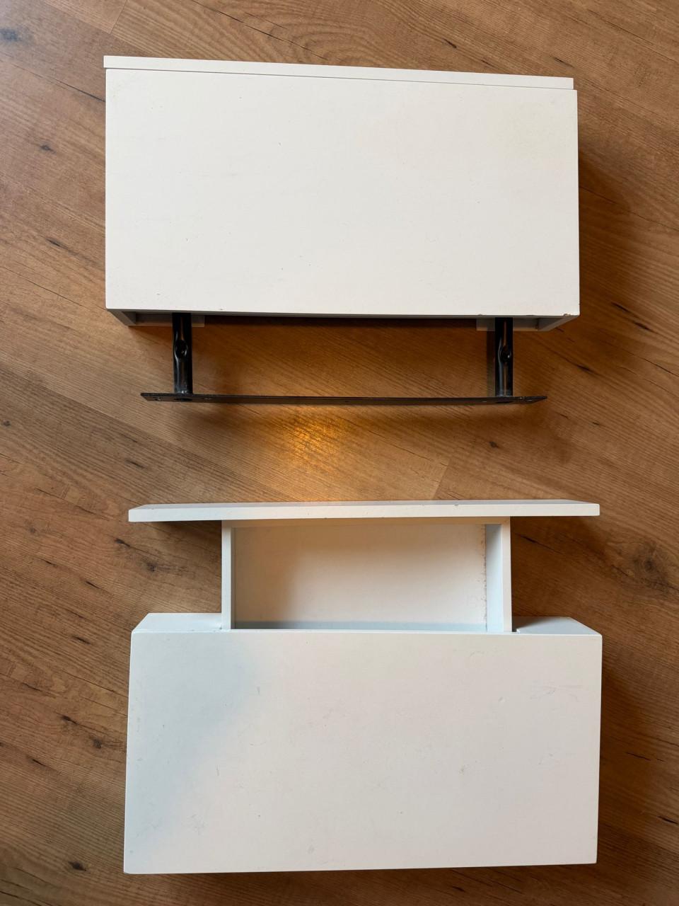 2 nachtkastjes hangmodel met beugels