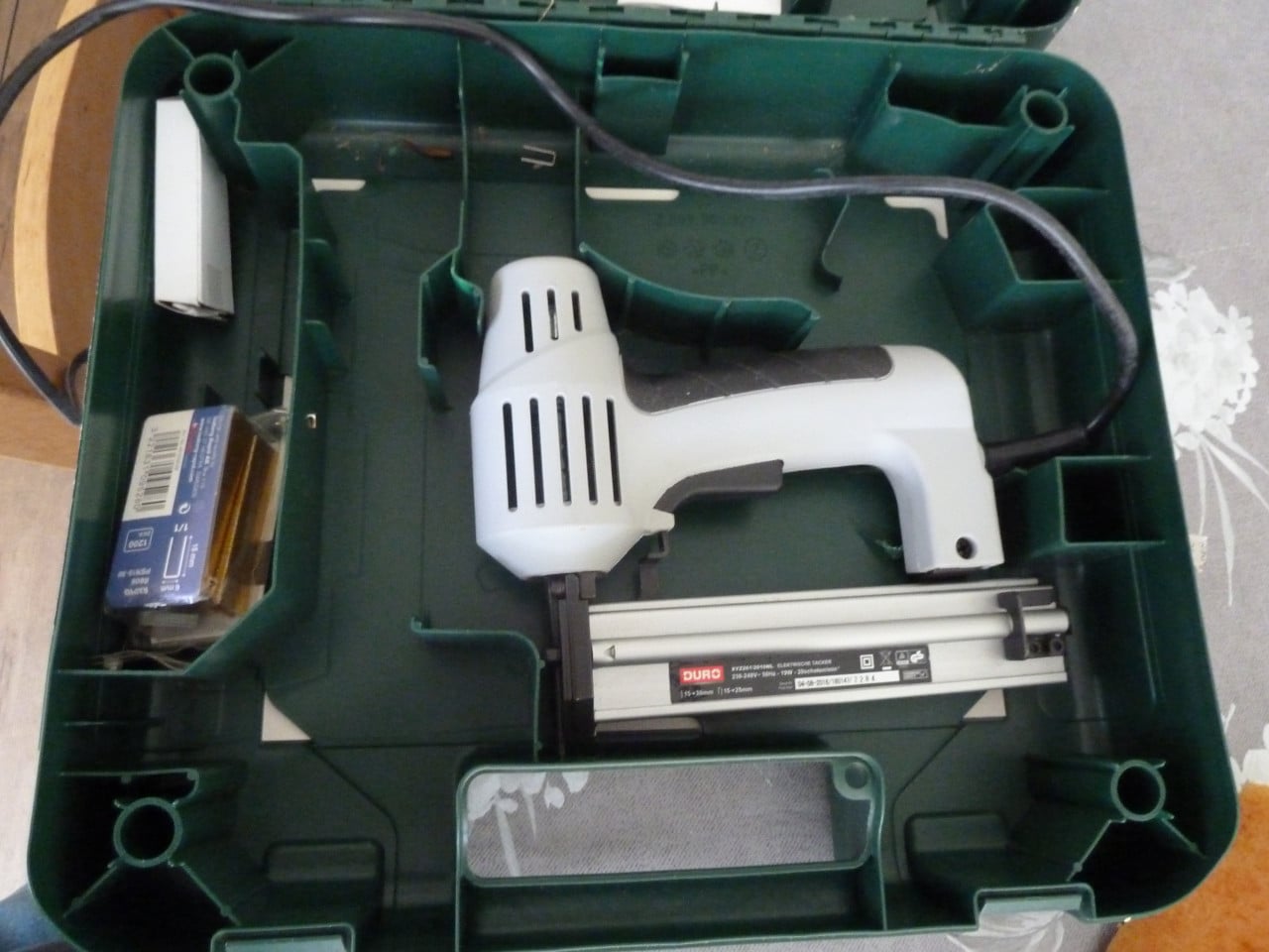 BOVENFREES EN TACKER