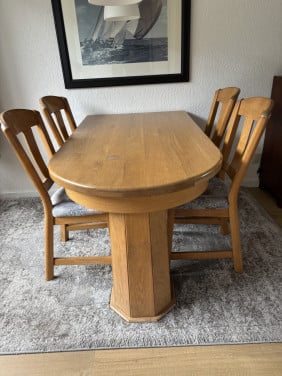 Tafel inclusief stoelen