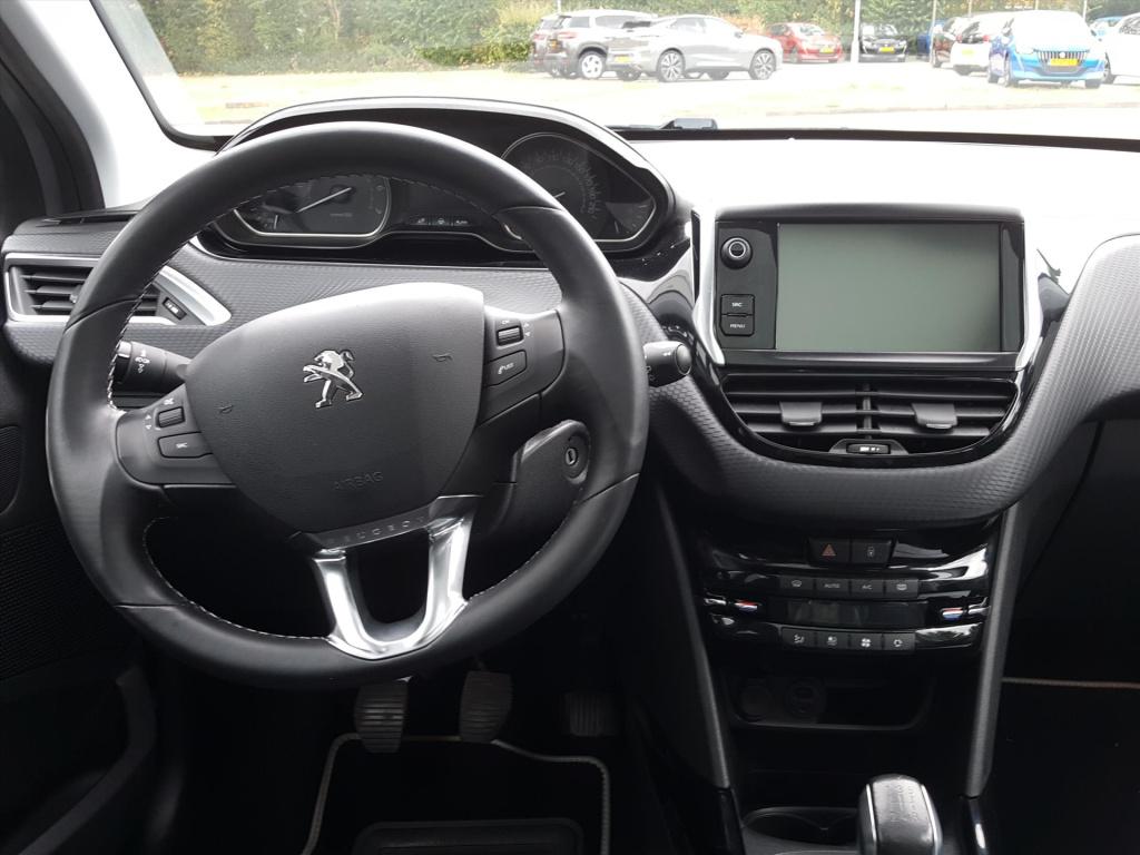 Peugeot 2008 allure1.2 puretech 110pk navigatie | cruise & climate control 