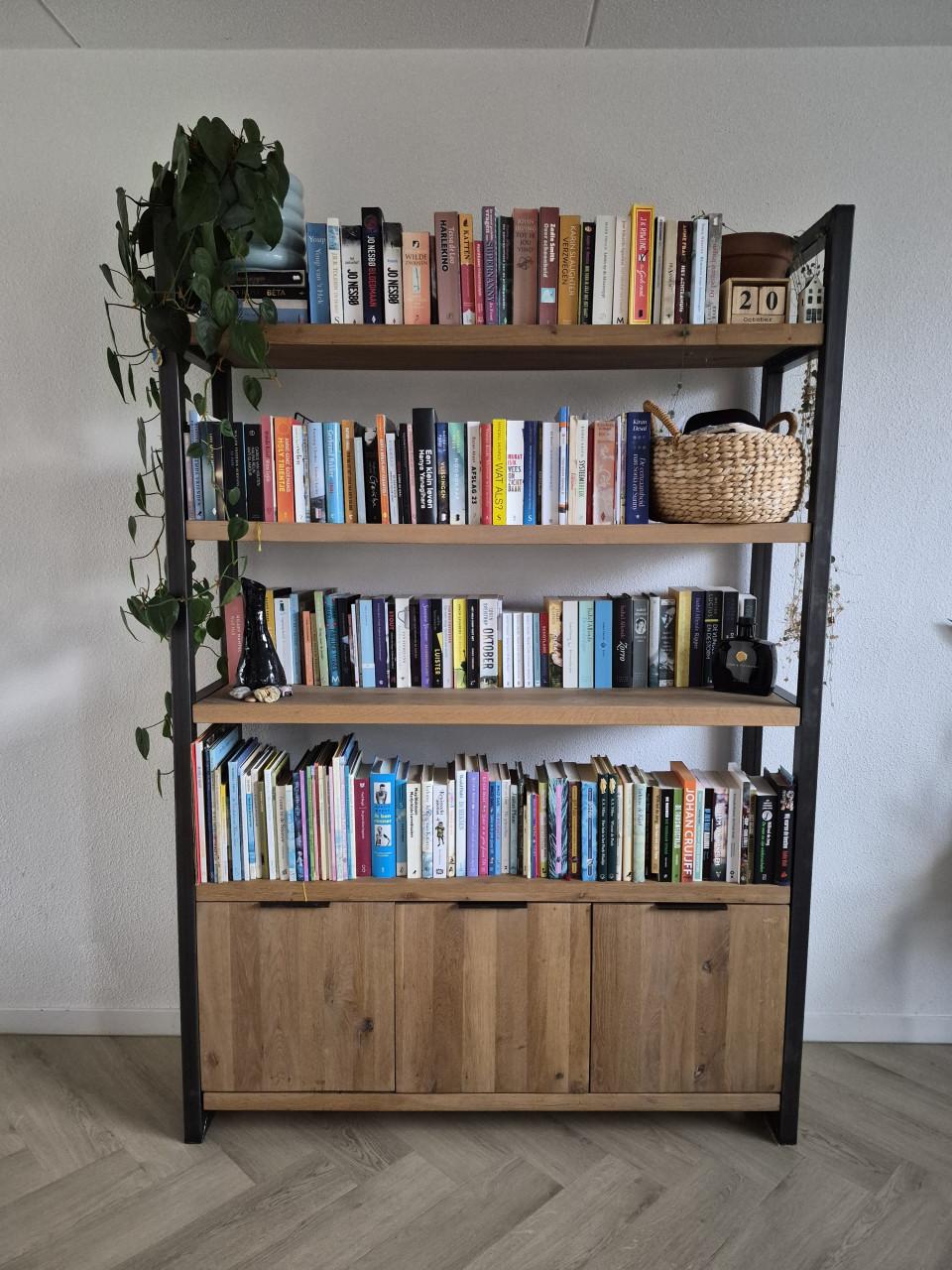 Wandkast eiken & metaal