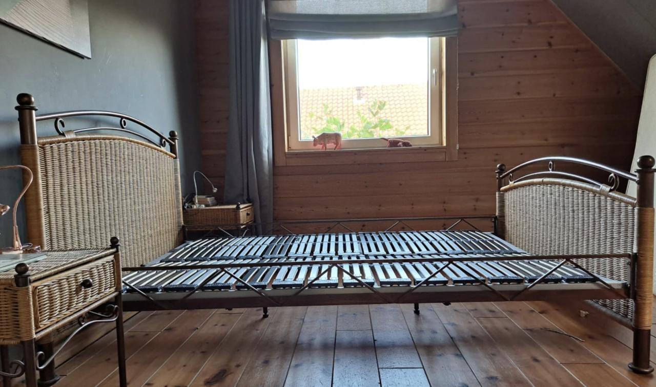 Compleet tweepersoonsbed twijfelaar met nachtkastjes en matras