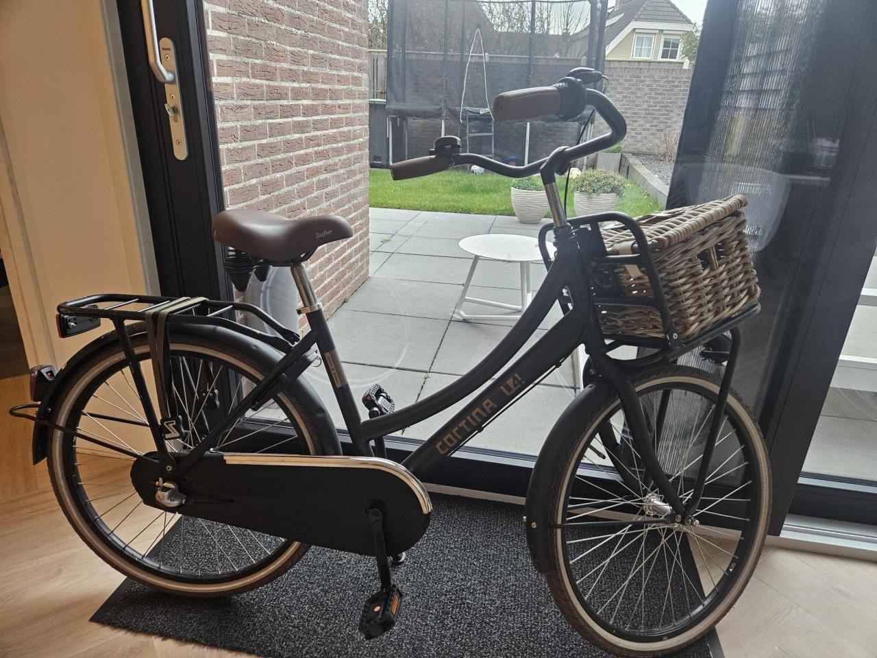 Meisjesfiets Cortina zwart 24 inch