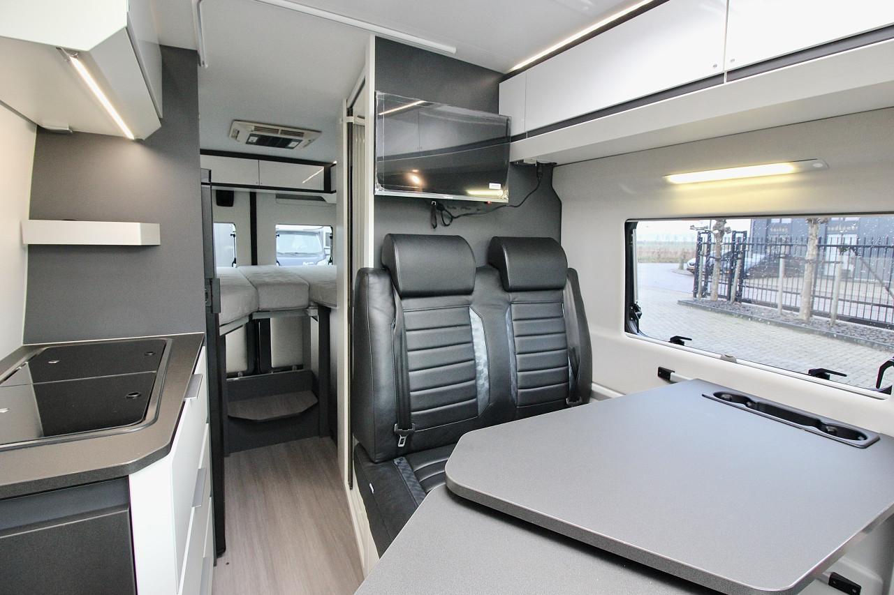 Adria Twin 640SLB(Lengtebedden, Automaat, 30000km, Eerste eigenaar)