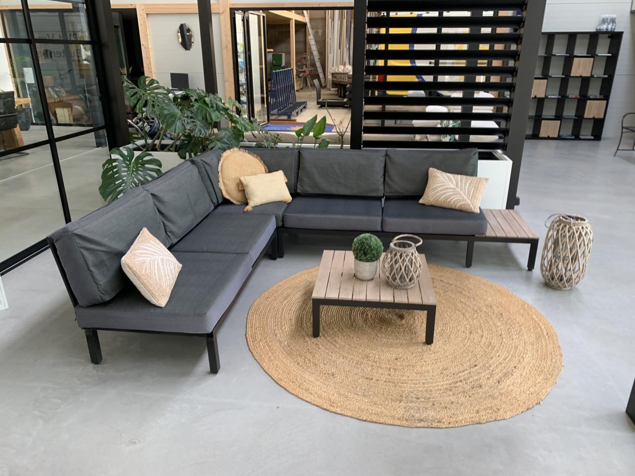 Loungeset met tafel en kussens